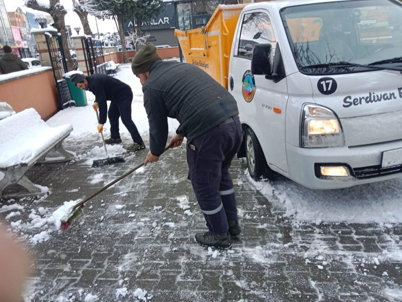 Serdivan Belediyesi’nden Karla Mücadele Çalışmaları - Sayfa 1