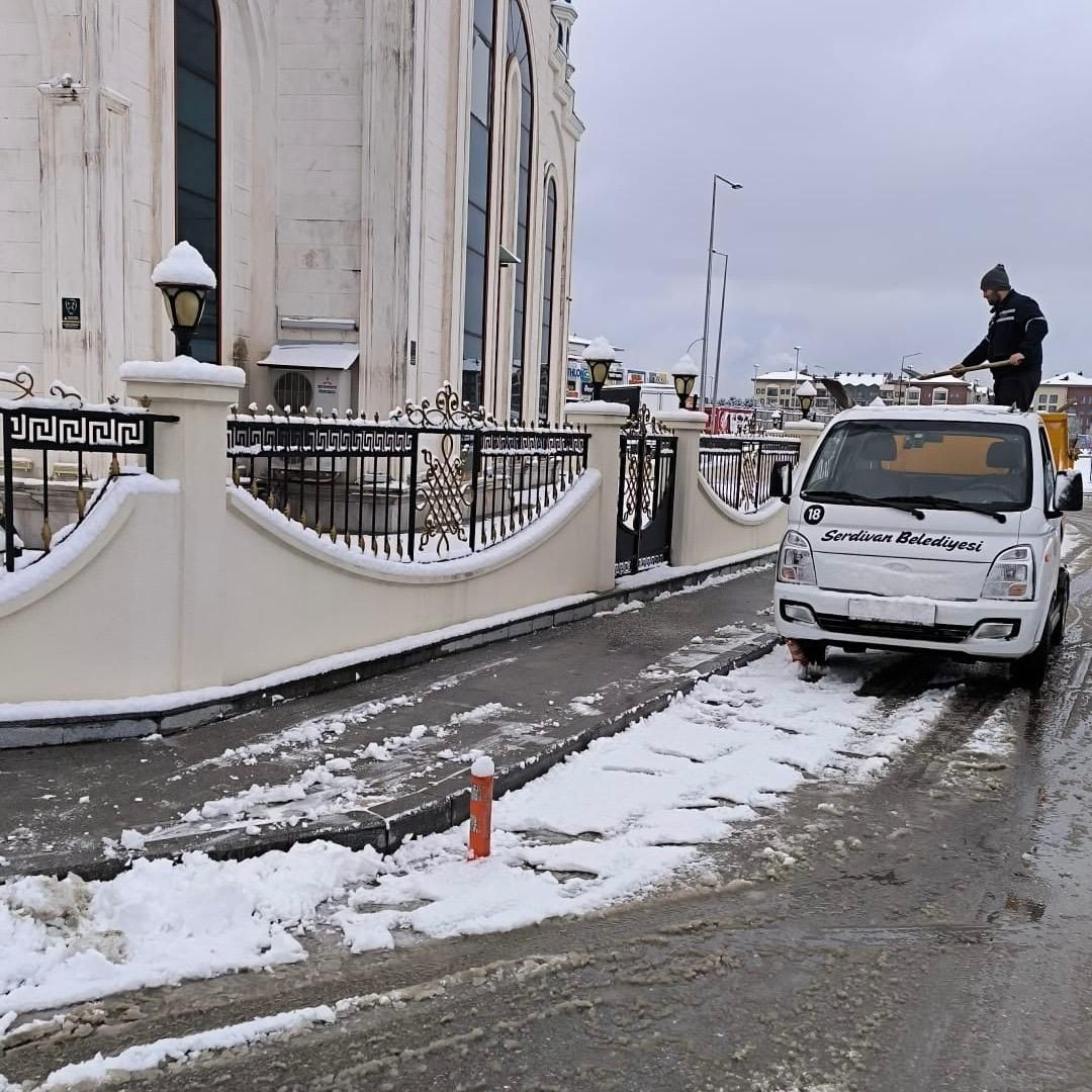 Serdivan Belediyesi’nden Karla Mücadele Çalışmaları - Sayfa 3