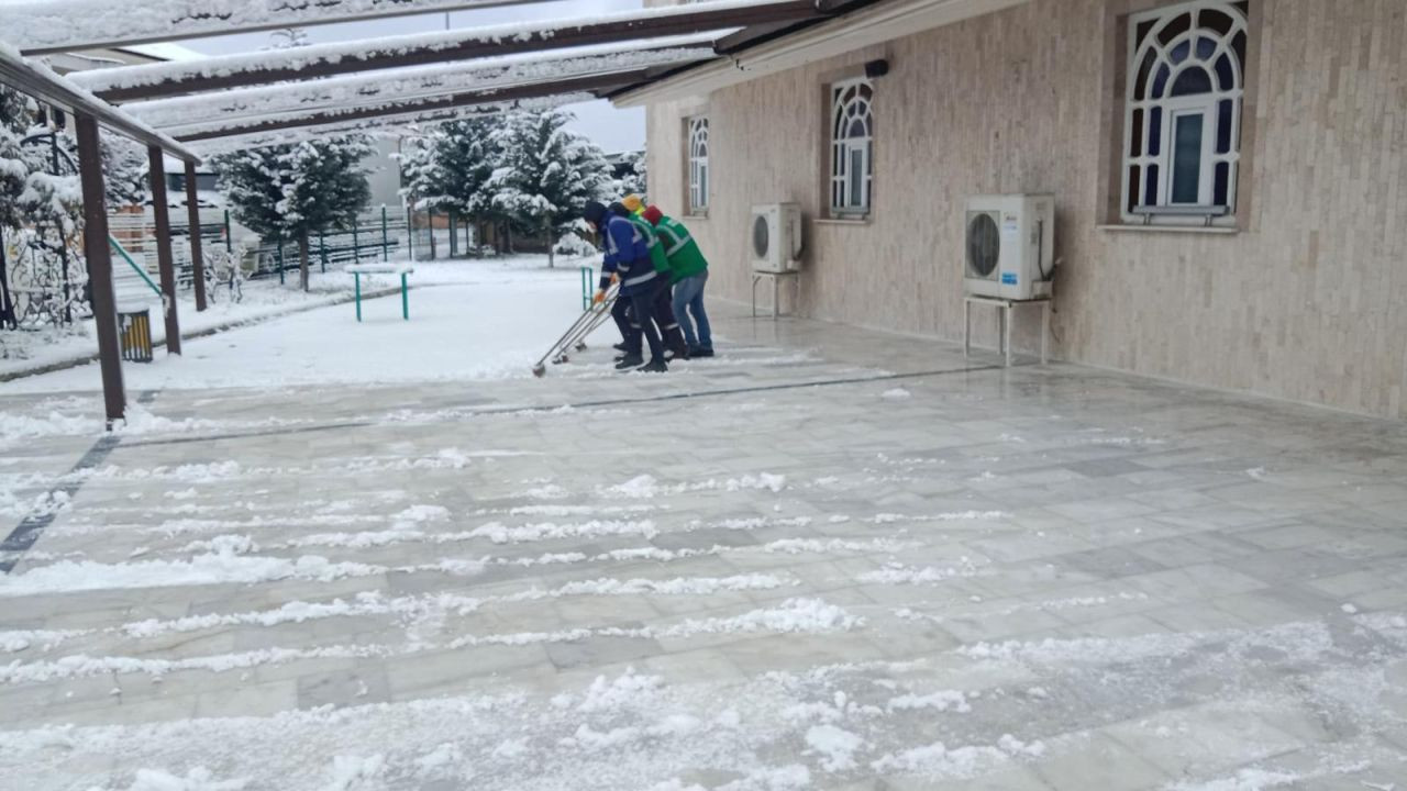 Serdivan Belediyesi’nden Karla Mücadele Çalışmaları - Sayfa 4