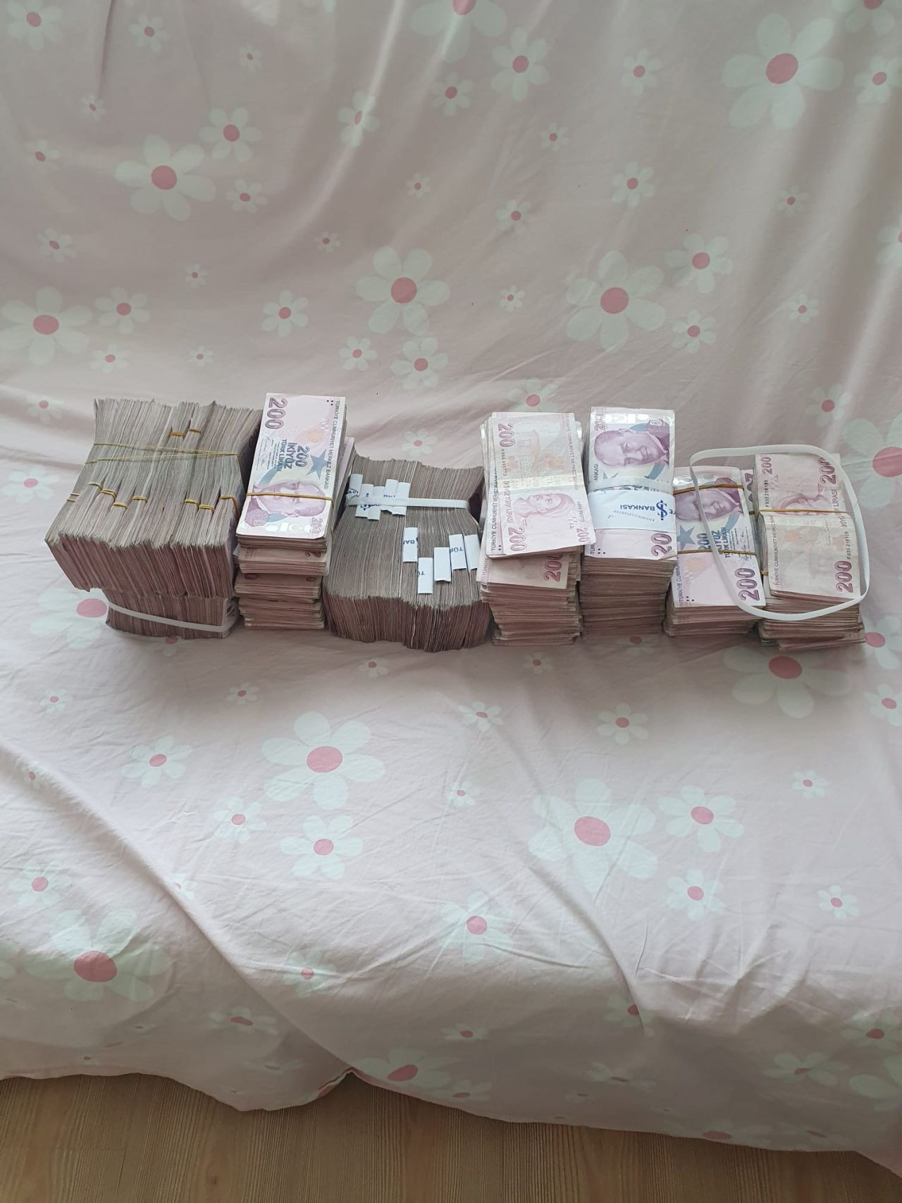 Kendilerini Savcı-Polis Diye Tanıtıp Yaşlı Adamı 4 Milyon Lira Dolandırdılar - Sayfa 5