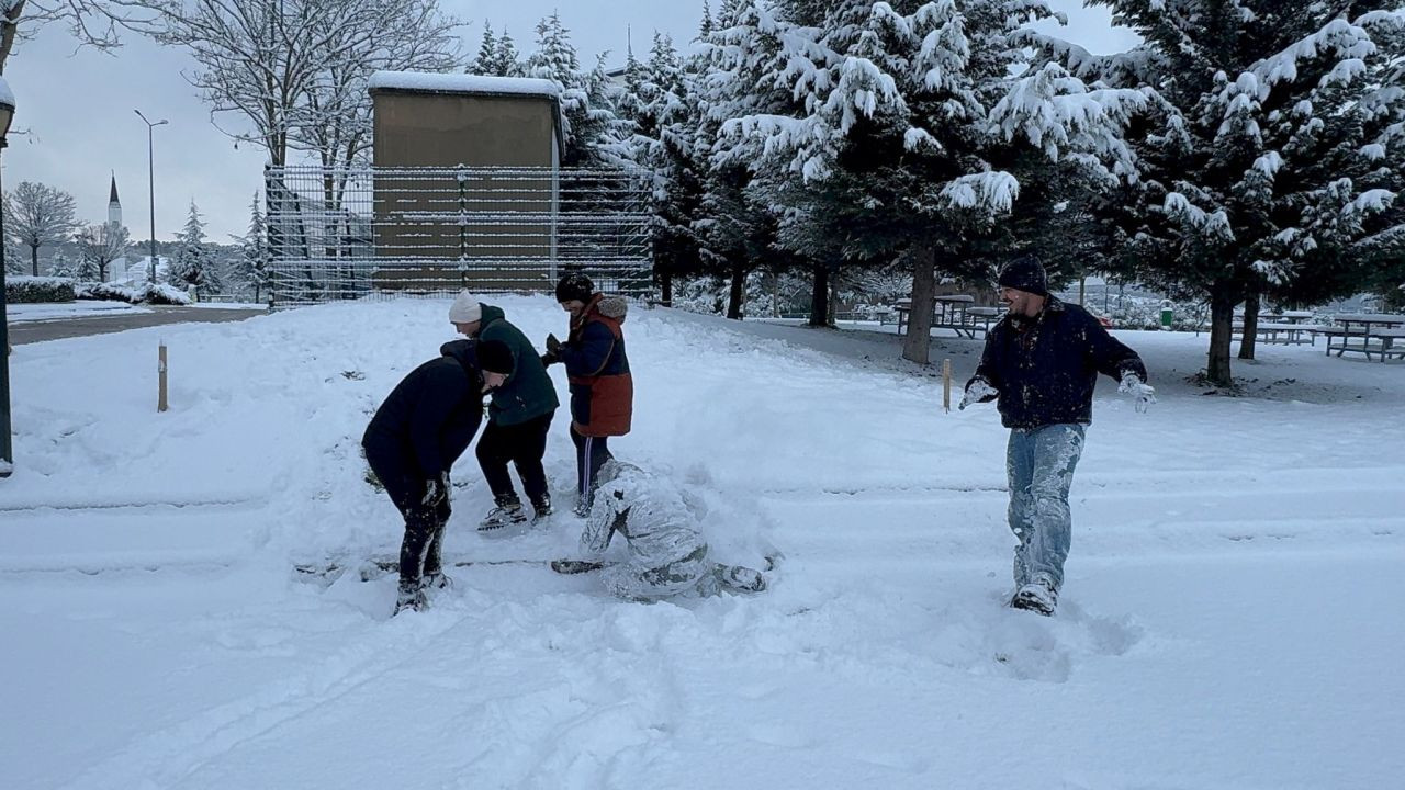 Kocaeli Kar İle Şenlendi: Kar Altında Halay Çektiler - Sayfa 5