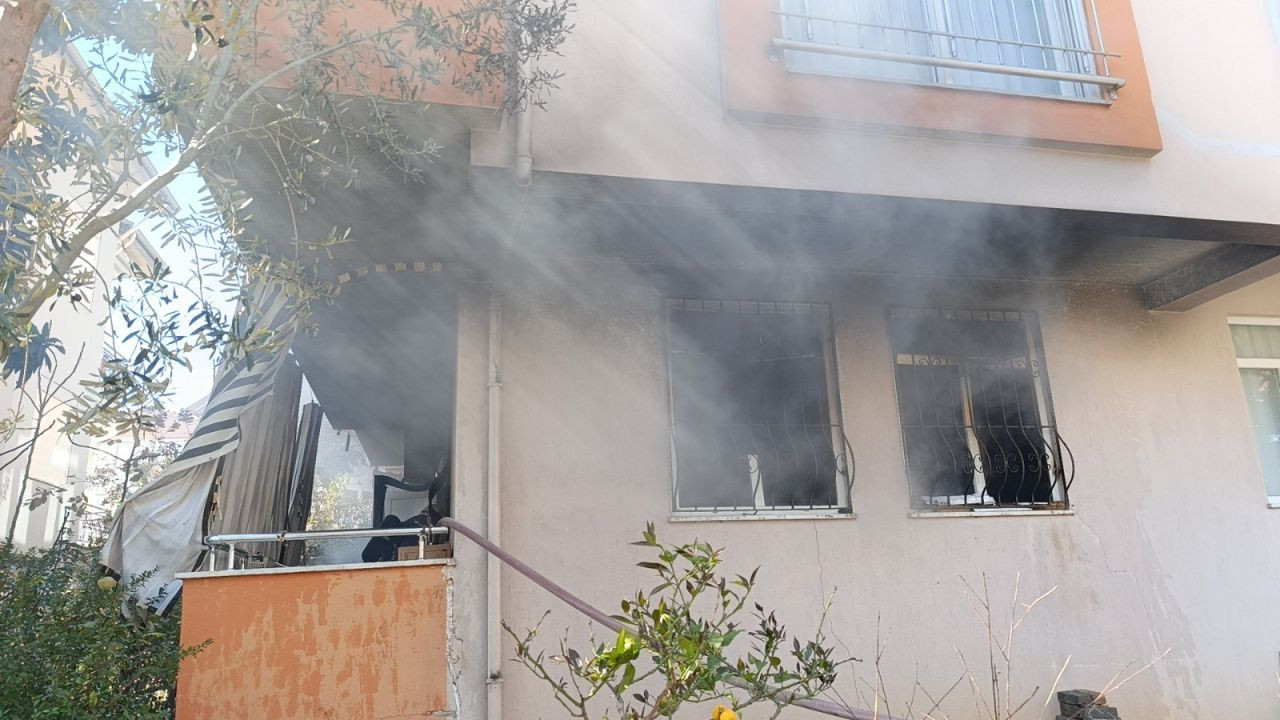 Antalya'da Korkutan Ev Yangını: Karı-Koca Çatıdan Kurtarıldı! - Sayfa 3