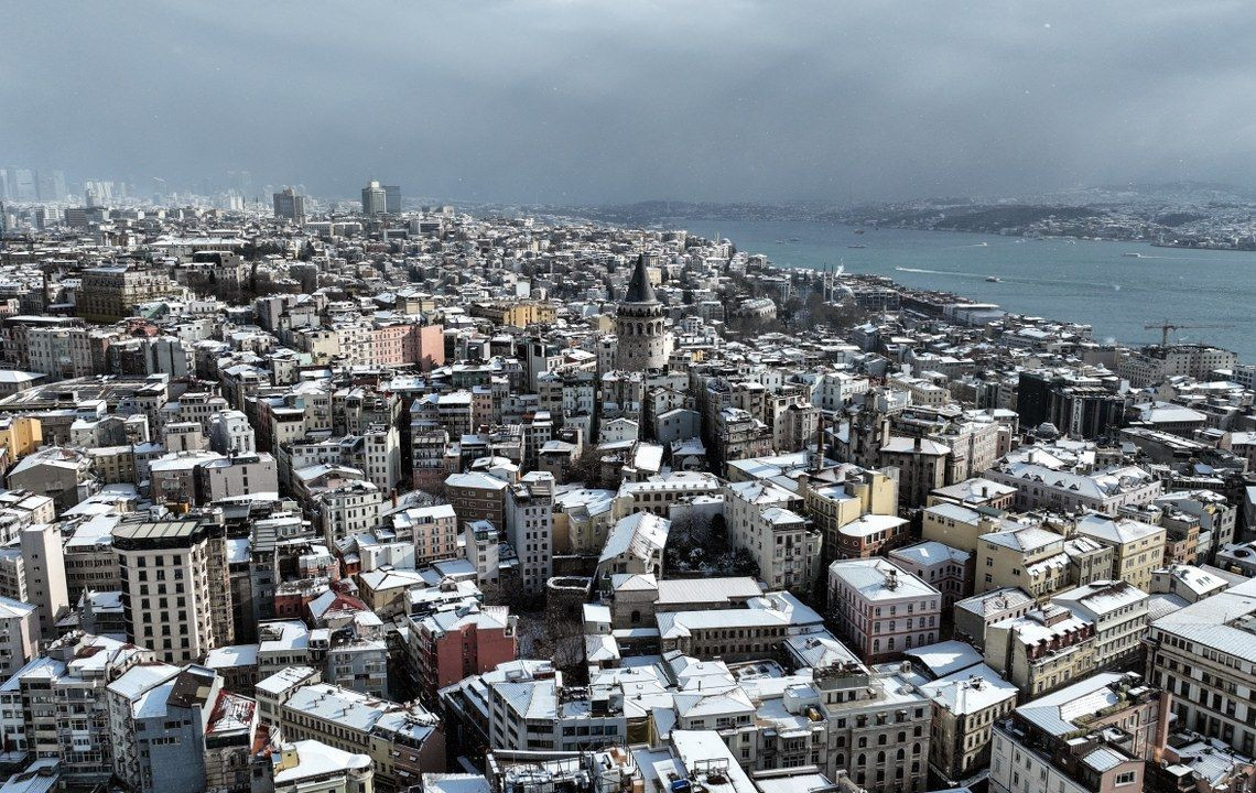 İstanbul'un Tarihi Simgeleri Beyaza Büründü - Sayfa 1