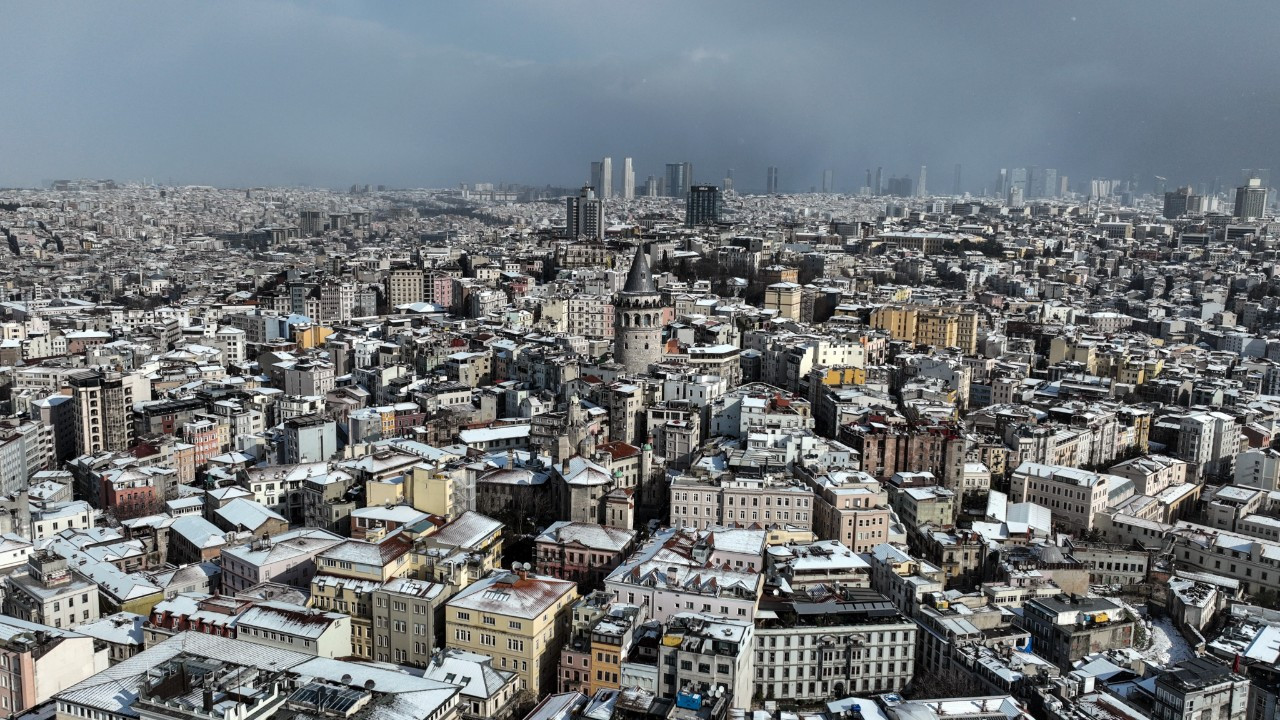 İstanbul'un Tarihi Simgeleri Beyaza Büründü