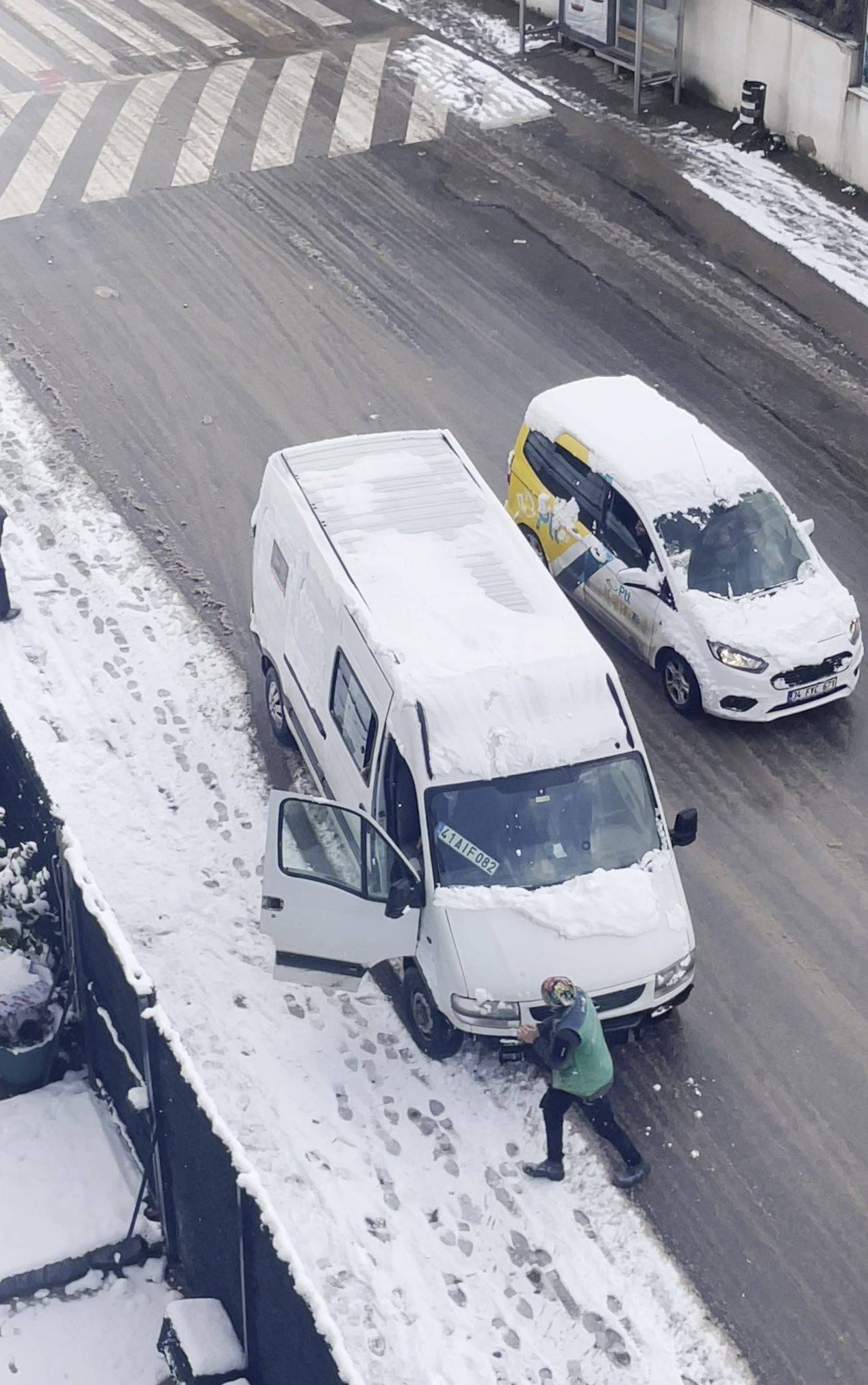 Çocuklar Araçlara Kar Topu Attı, Yetişkinler Böyle Karşılık Verdi - Sayfa 2