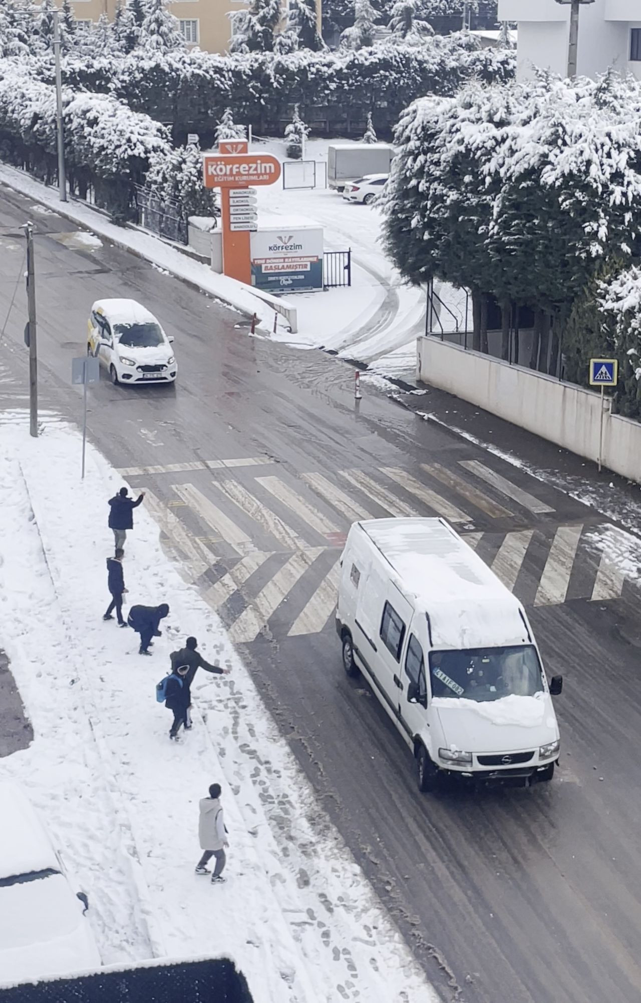 Çocuklar Araçlara Kar Topu Attı, Yetişkinler Böyle Karşılık Verdi - Sayfa 3