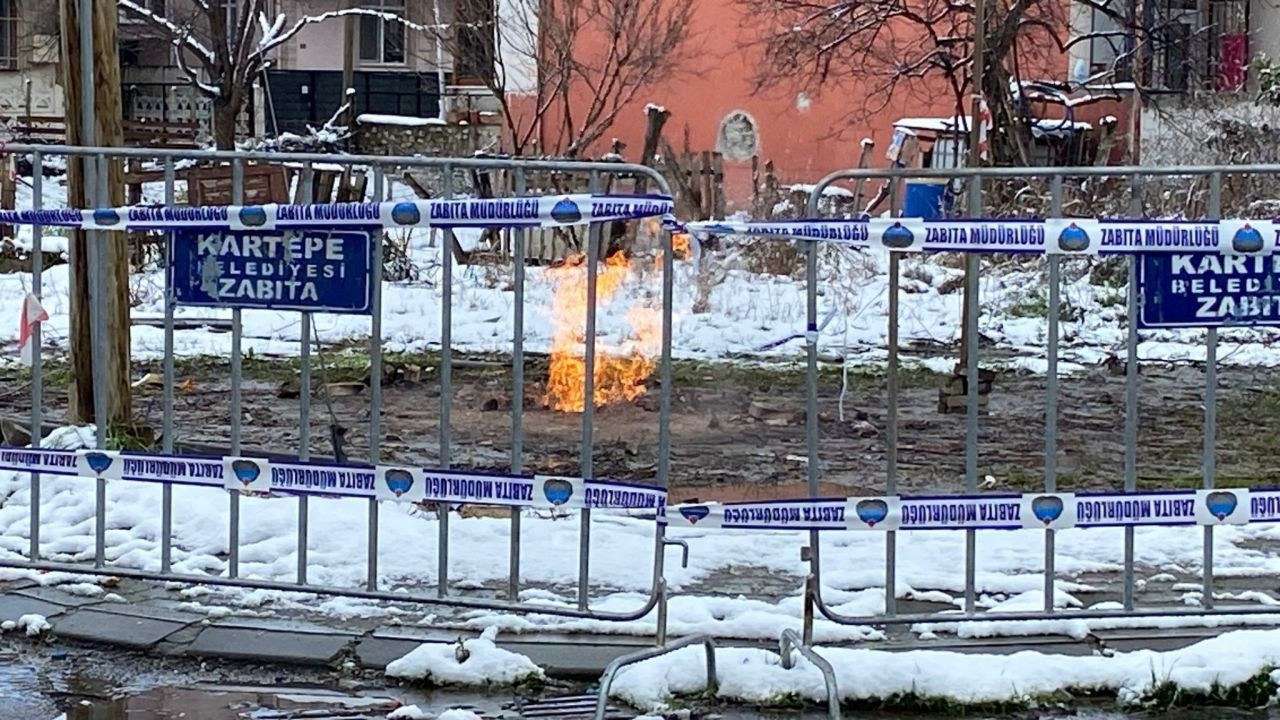 Komşudaki metan gazı kar yağışına rağmen 4 gündür yanıyor - Sayfa 1