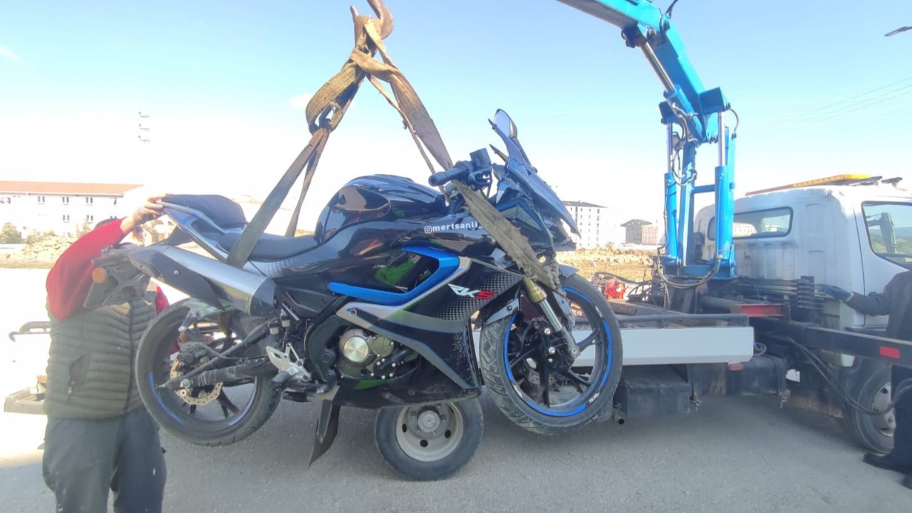 Keşan’da Otomobil ile Motosiklet Çarpıştı: 17 Yaşındaki Sürücü Yaralandı