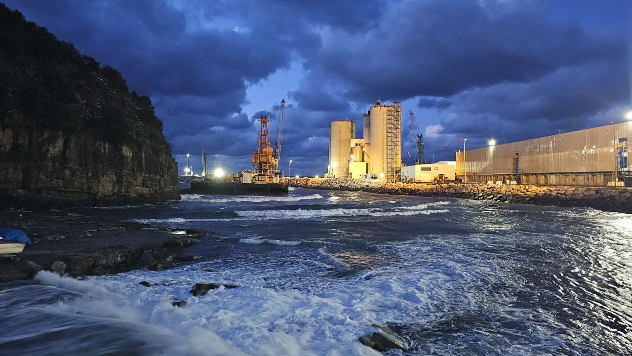 Zonguldak’ta Eren Enerji’ye Ait Yüzer Vinç Sürüklendi: 5 Kişi Kurtarıldı - Sayfa 2