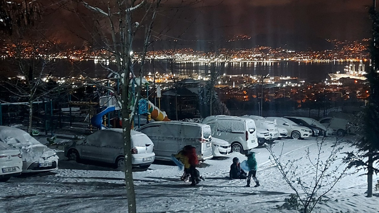 Kocaeli'de Kar Fırtınasında Göz Gözü Görmedi