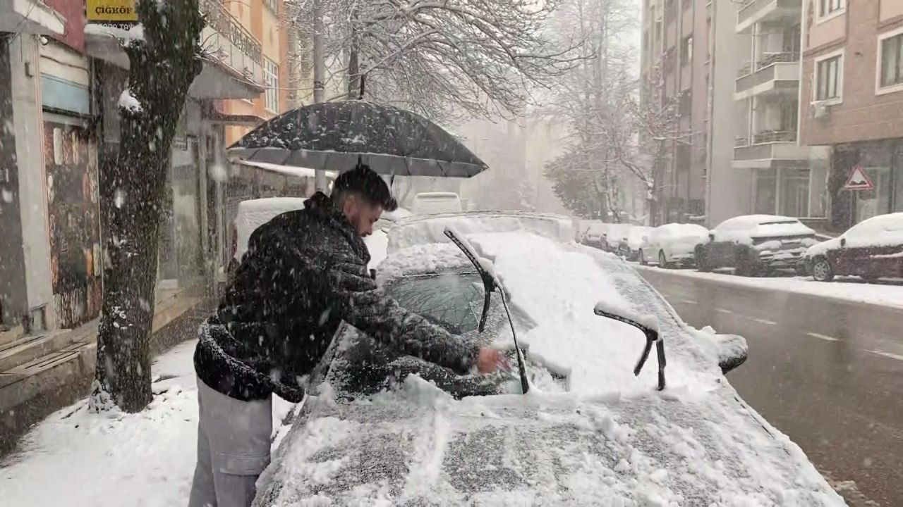 Kocaeli'de Yolda Kalan Araçları Vatandaşlar İterek Kurtardı - Sayfa 3