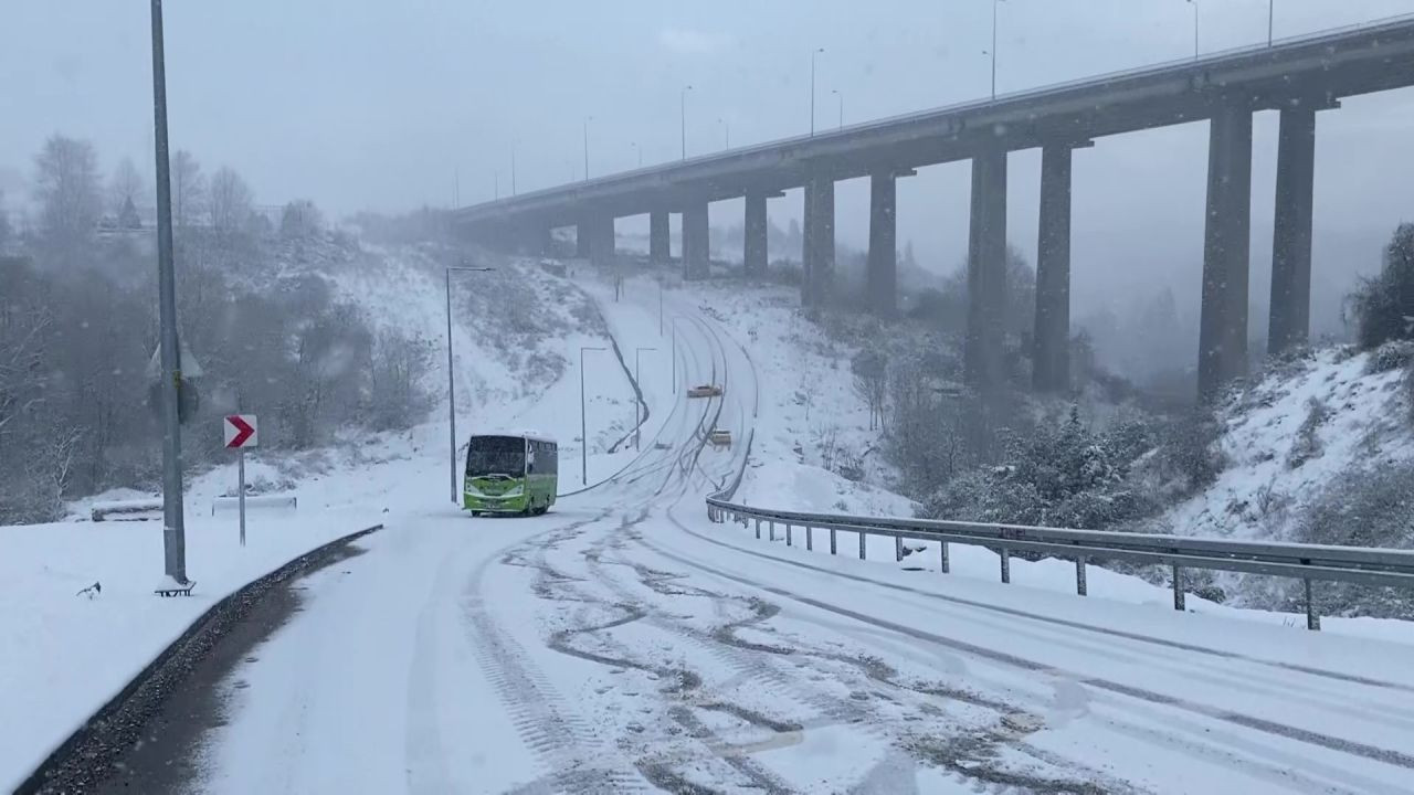 Kocaeli'de Yolda Kalan Araçları Vatandaşlar İterek Kurtardı - Sayfa 7
