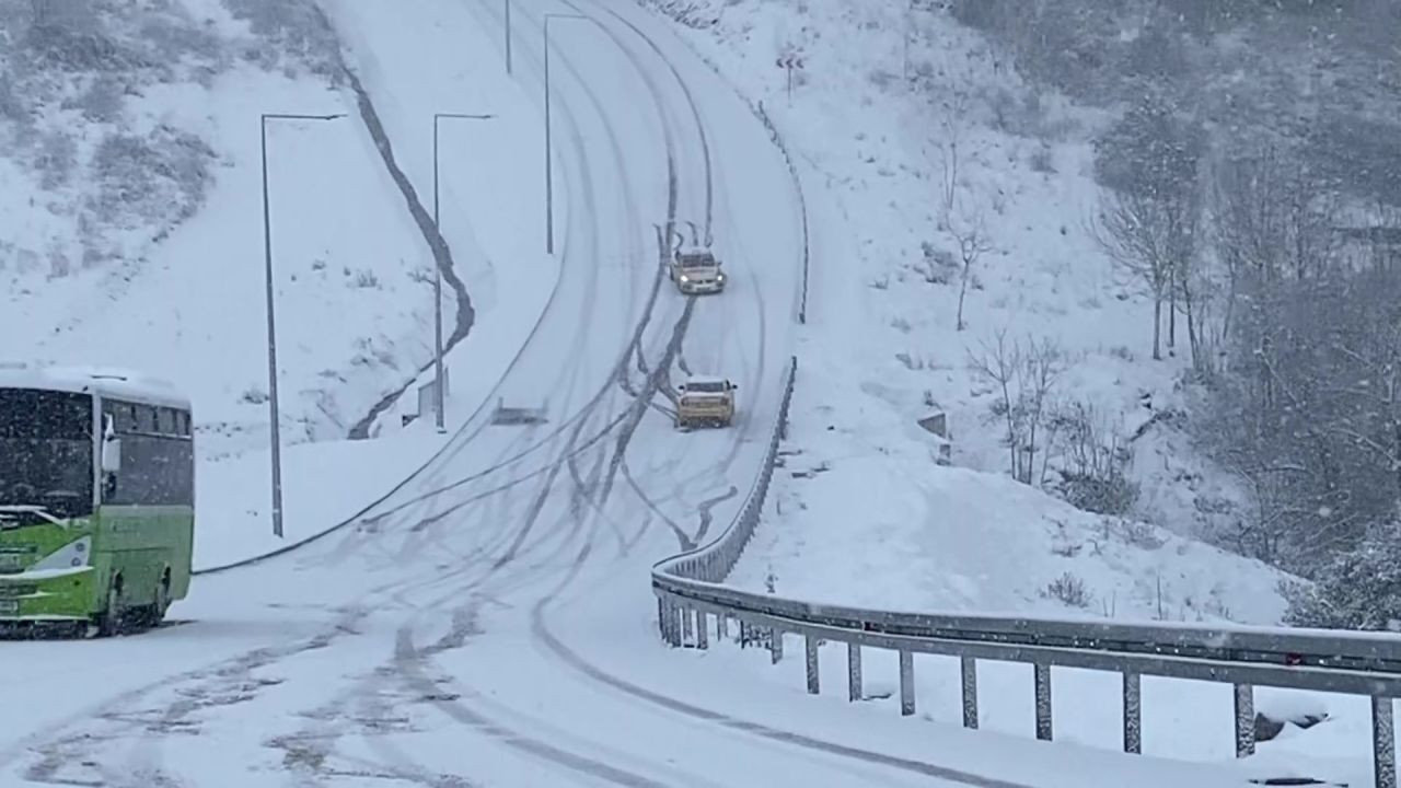 Kocaeli'de Yolda Kalan Araçları Vatandaşlar İterek Kurtardı - Sayfa 8