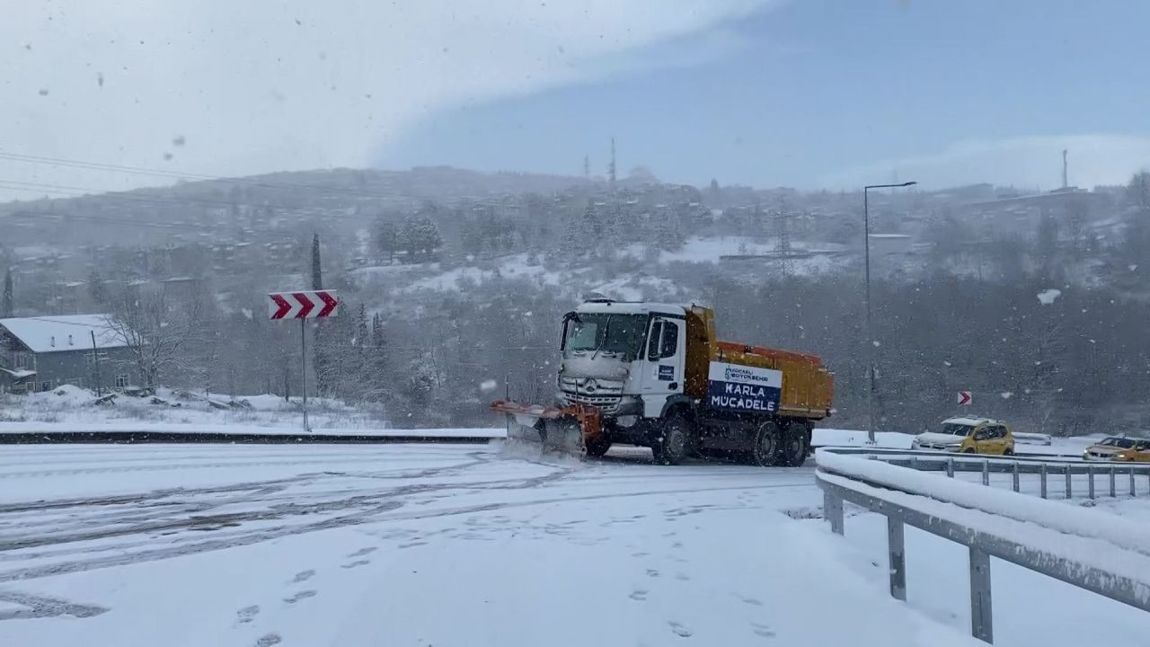Kocaeli'de Yolda Kalan Araçları Vatandaşlar İterek Kurtardı - Sayfa 9