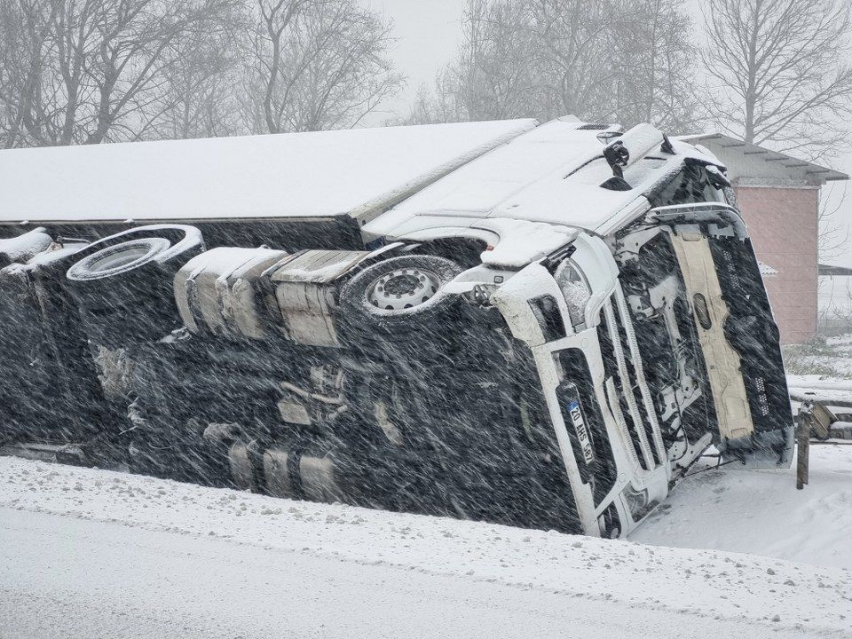 Bursa'da Ana Arterlerdeki Yoğun Kar Kazalara Sebep Oluyor - Sayfa 5