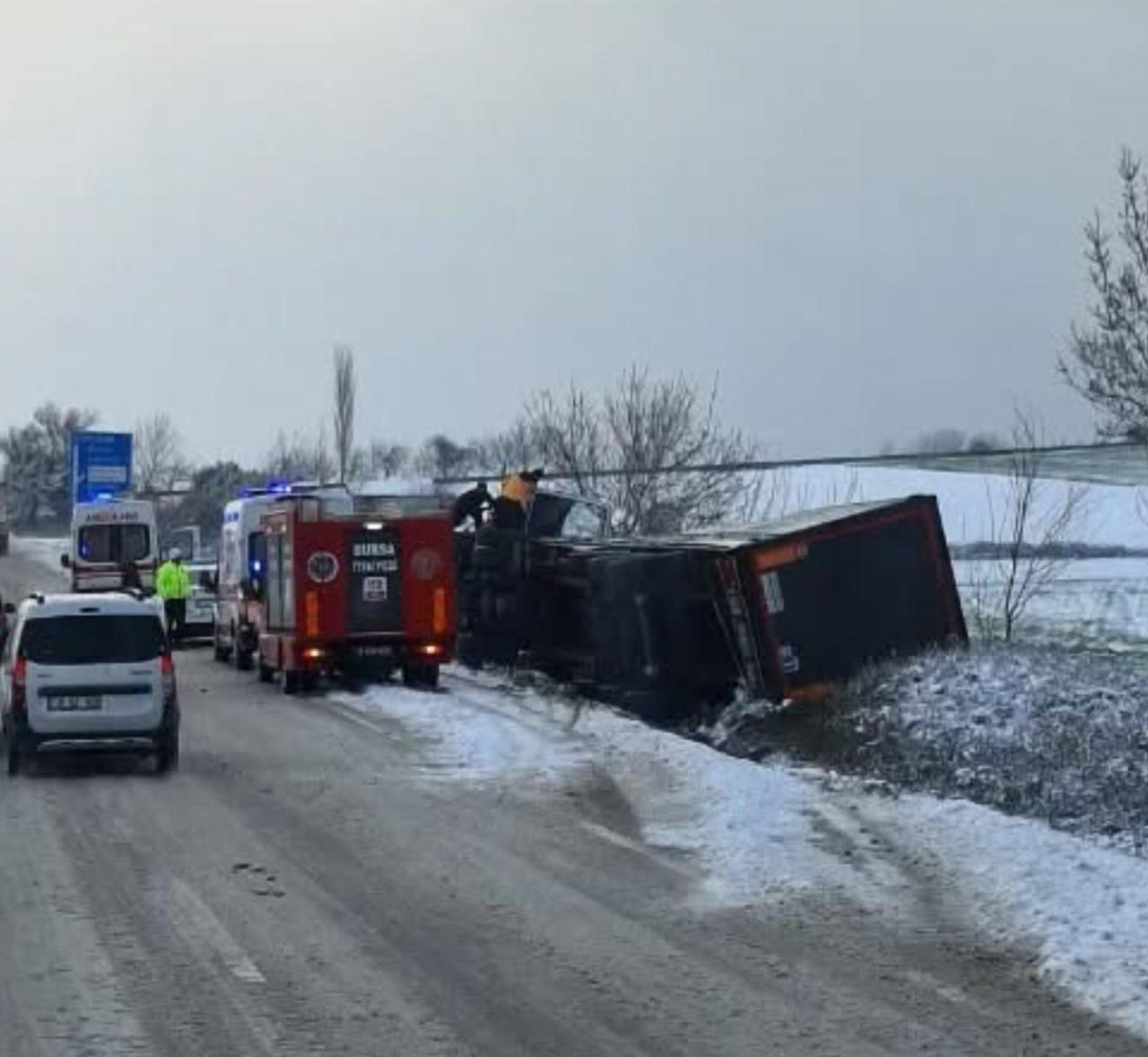 Bursa'da Ana Arterlerdeki Yoğun Kar Kazalara Sebep Oluyor - Sayfa 4