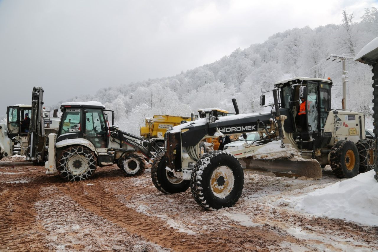 Kocaeli'de Karla Mücadelede 12 Saatlik Nefessiz Takip - Sayfa 4