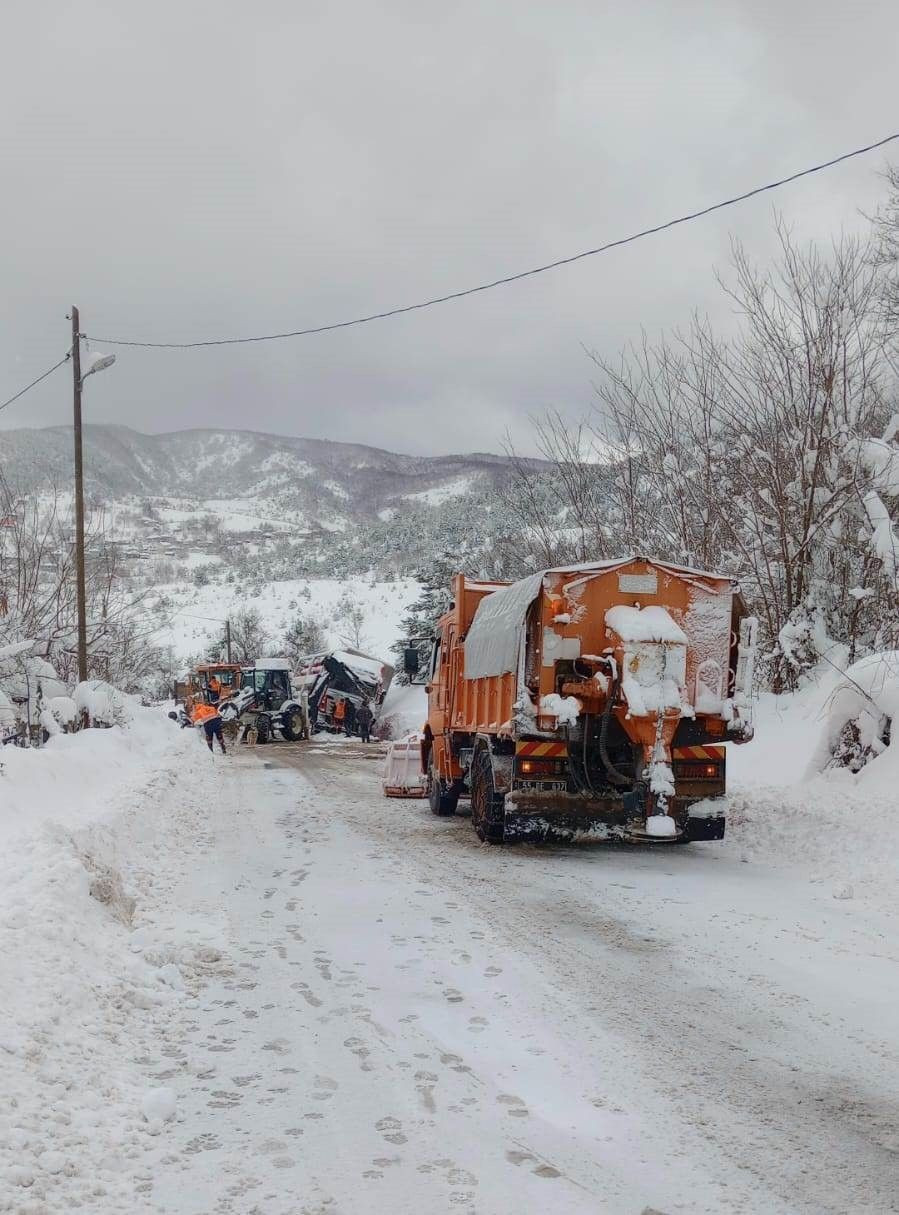 Doğalgaz Tüpleri Taşıyan Tır Şarampole Yan Yattı - Sayfa 2