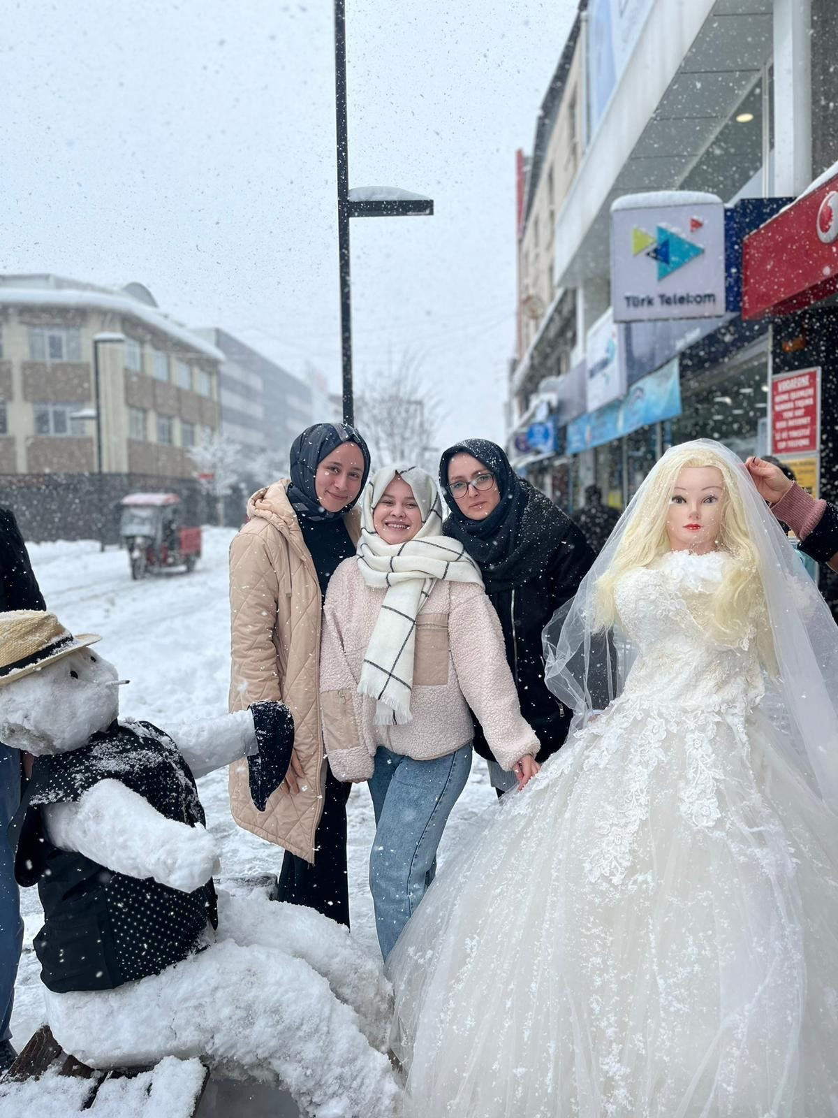 Düzce'de Kardan Gelin İle Damat Yapıp Altın Taktılar - Sayfa 2