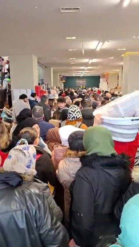 Kocaeli'de İndirim İzdihamı: Soğuğa Ve Kara Aldırış Etmediler - Sayfa 2