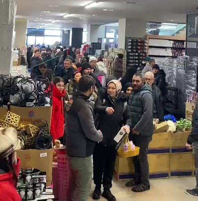 Kocaeli'de İndirim İzdihamı: Soğuğa Ve Kara Aldırış Etmediler - Sayfa 5