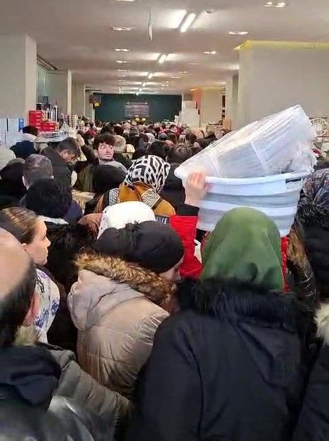 Kocaeli'de İndirim İzdihamı: Soğuğa Ve Kara Aldırış Etmediler - Sayfa 7