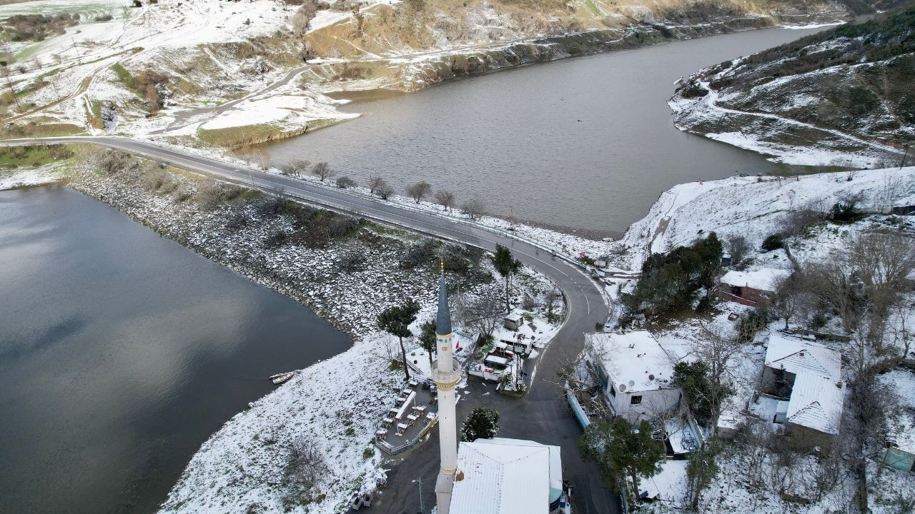 İstanbul’da Doğanın Beyaz Örtüyle Muhteşem Uyumu Havadan Görüntülendi