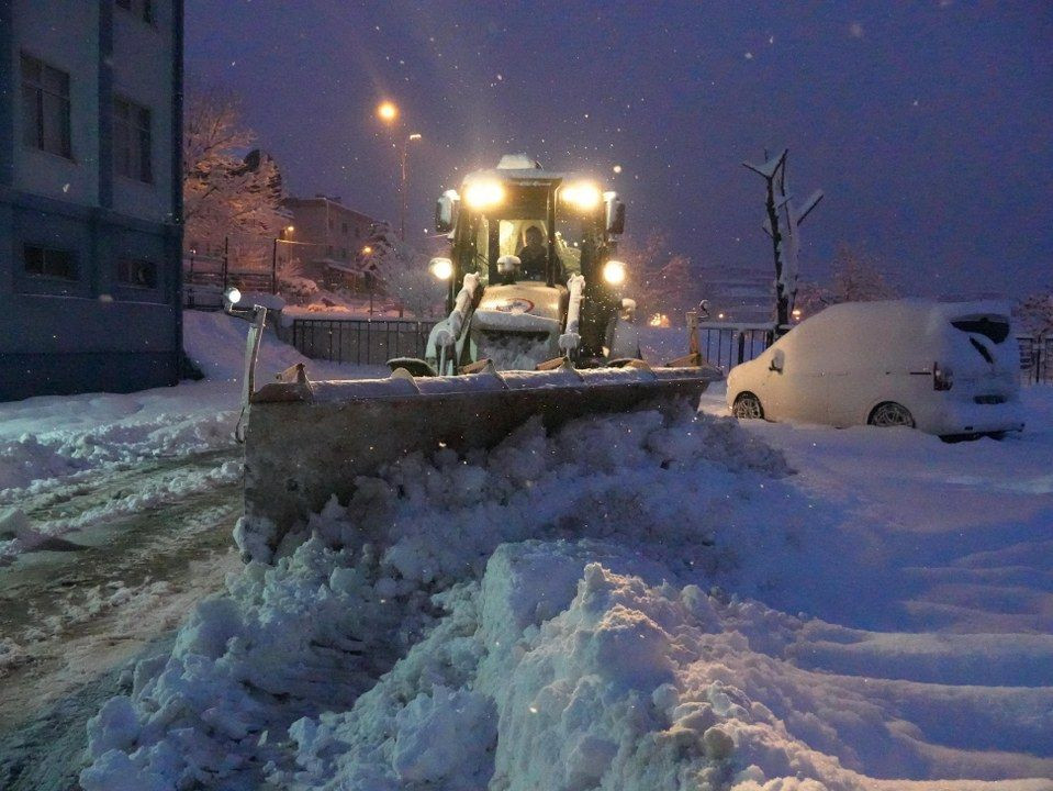 Düzce’de MSÜ Sınavı Öncesi Yollar Kardan Temizlendi - Sayfa 4