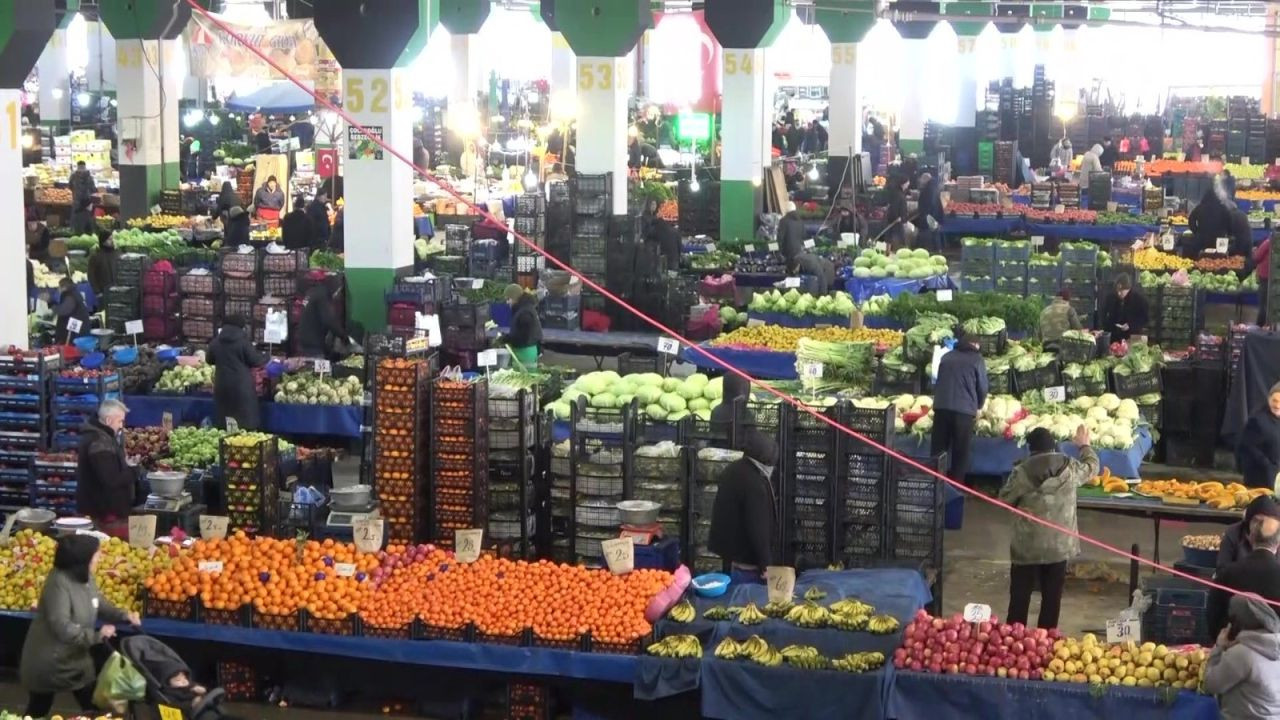 Soğuk Havada Vatandaşların Pazar Tezgahlarında Sağlıklı Tercihleri - Sayfa 3