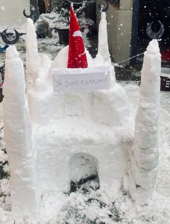 Kar Yağdı, Sokaklar Açık Hava Sergisine Döndü - Sayfa 2