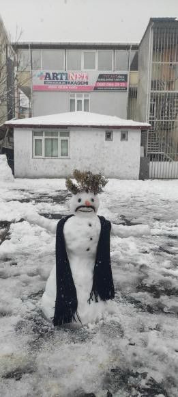 Kar Yağdı, Sokaklar Açık Hava Sergisine Döndü - Sayfa 8