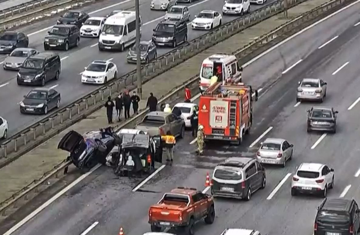 TEM Otoyolu’nda 5 Araç Birbirine Girdi: 2 Yaralı - Sayfa 1