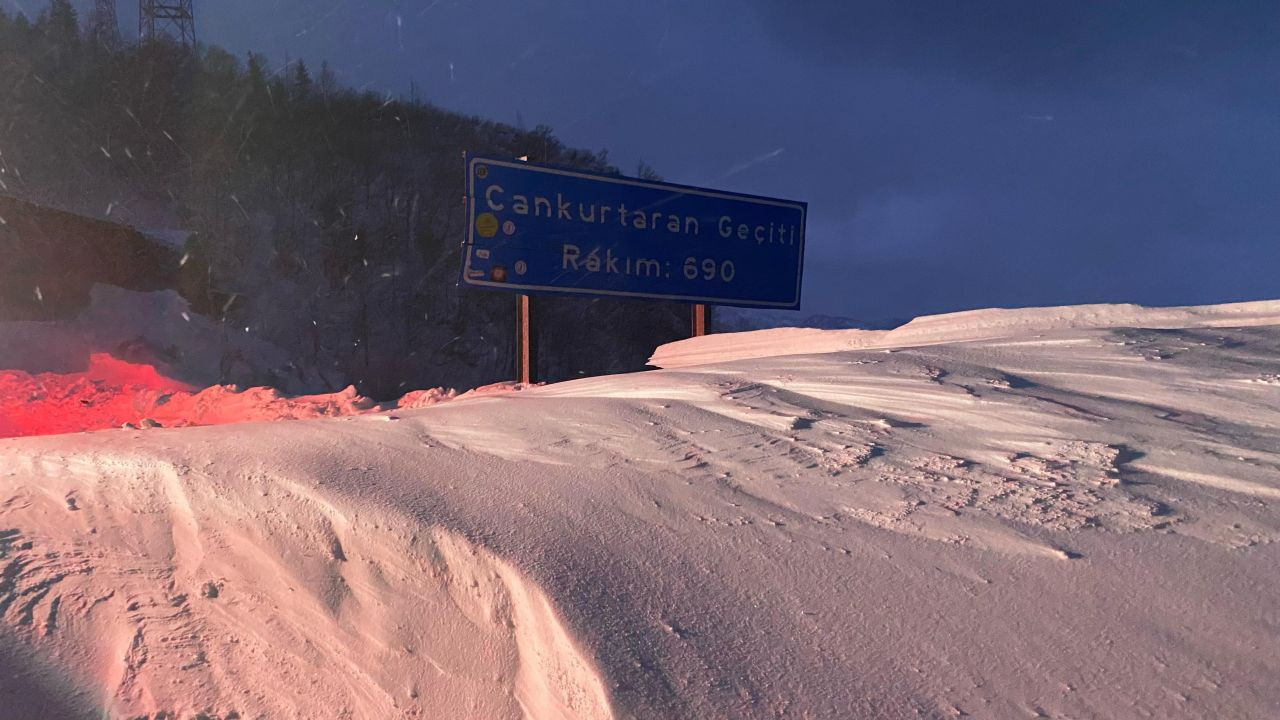 Artvin’de Kar Esareti! Mahsur Kalan Sürücüleri HOPAK Kurtardı - Sayfa 3