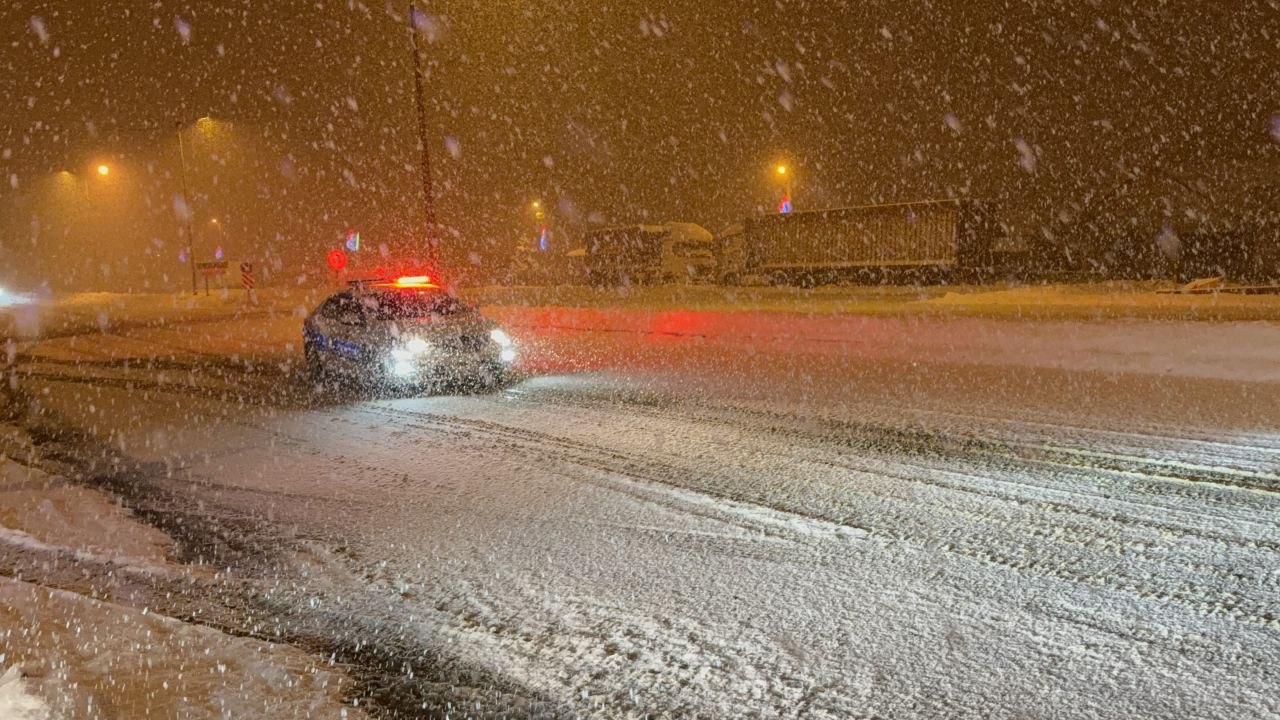 Bolu Dağı’nda Yoğun Kar! Büyük Araçların Geçişine Kısıtlama - Sayfa 3