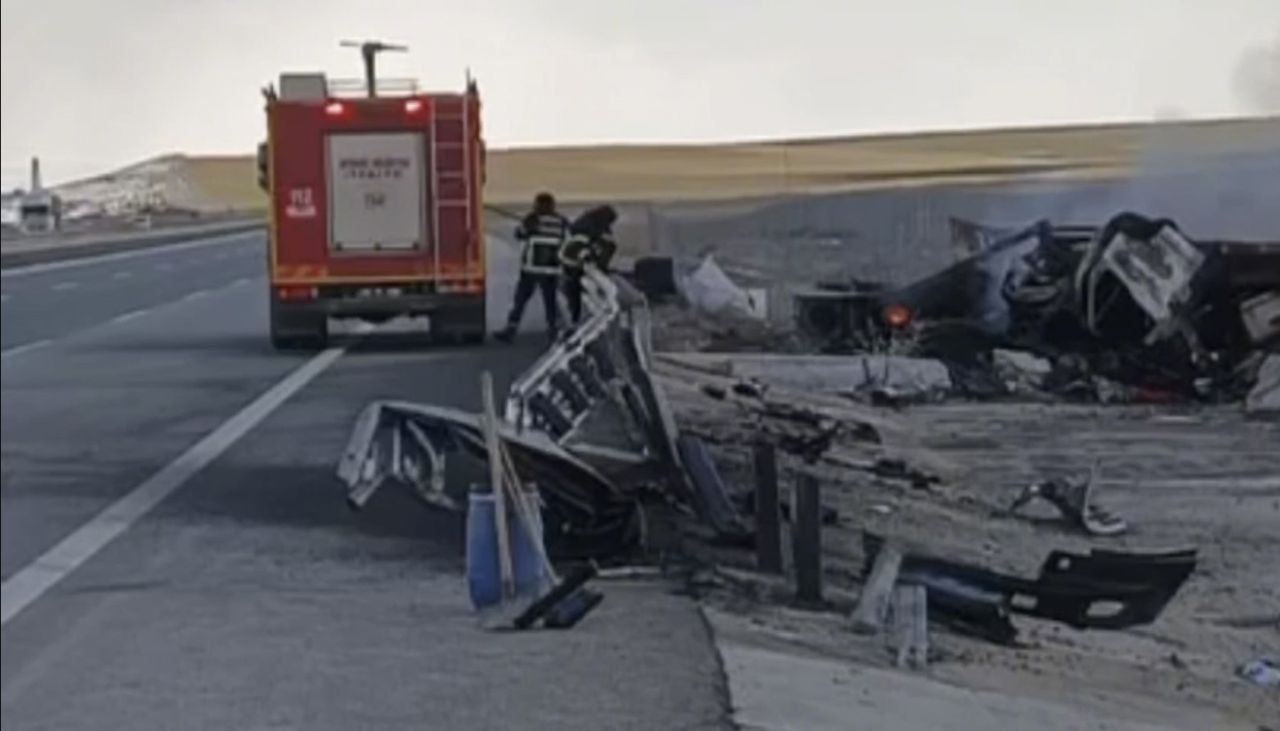 Aksaray’da Şarampole Devrilen Kamyonet Alev Aldı: 2 Yaralı - Sayfa 3