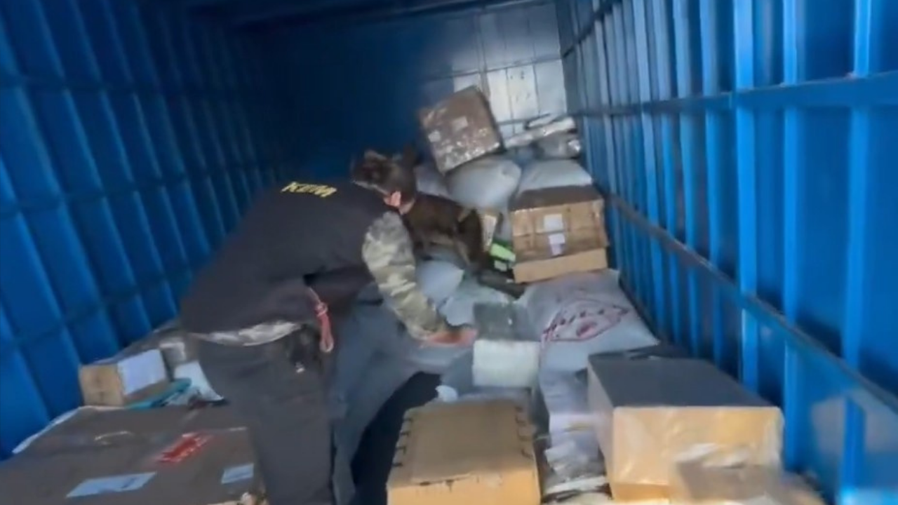 Hakkari’de Kargo Operasyonu: 102 Kilo Metamfetamin Ele Geçirildi