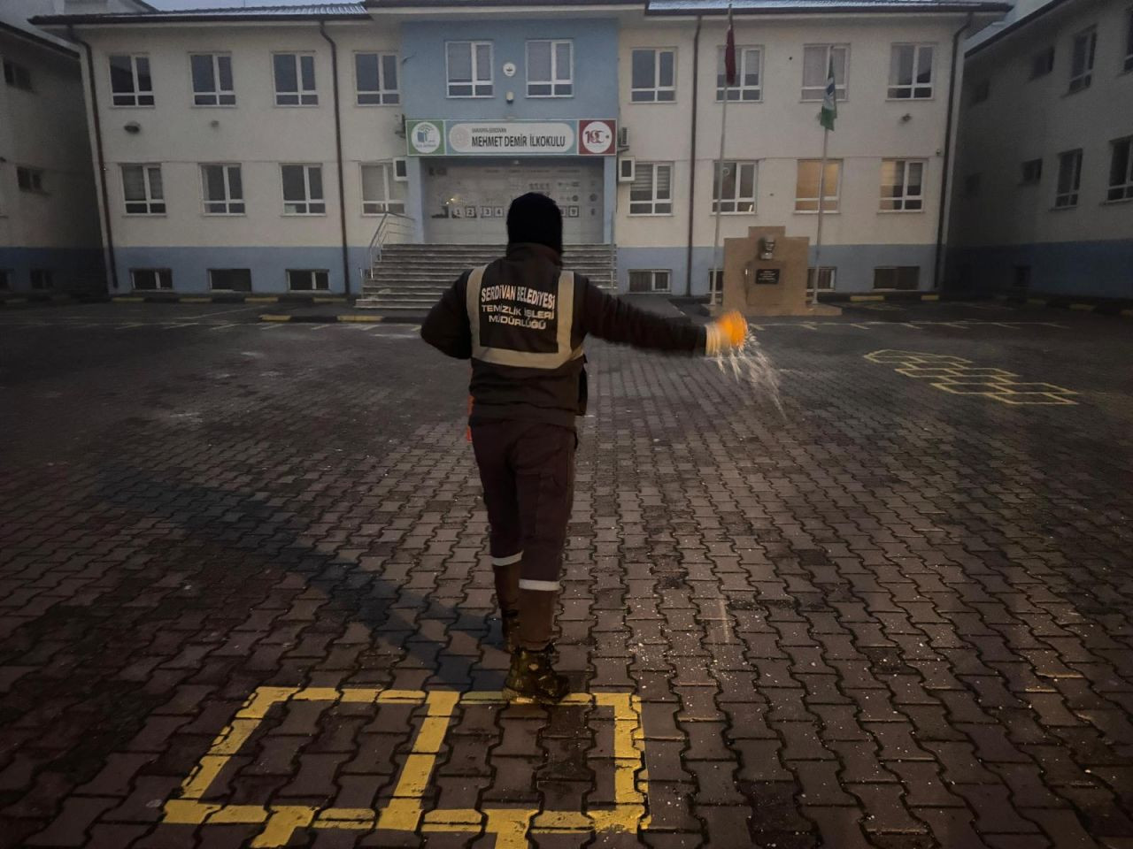 Serdivan’da Okul Yollarında Güvenlik Önlemi: Tuzlama Çalışmaları Devam Ediyor - Sayfa 1