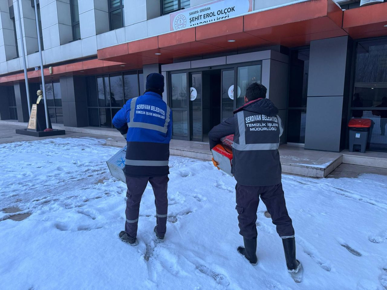 Serdivan’da Okul Yollarında Güvenlik Önlemi: Tuzlama Çalışmaları Devam Ediyor - Sayfa 4