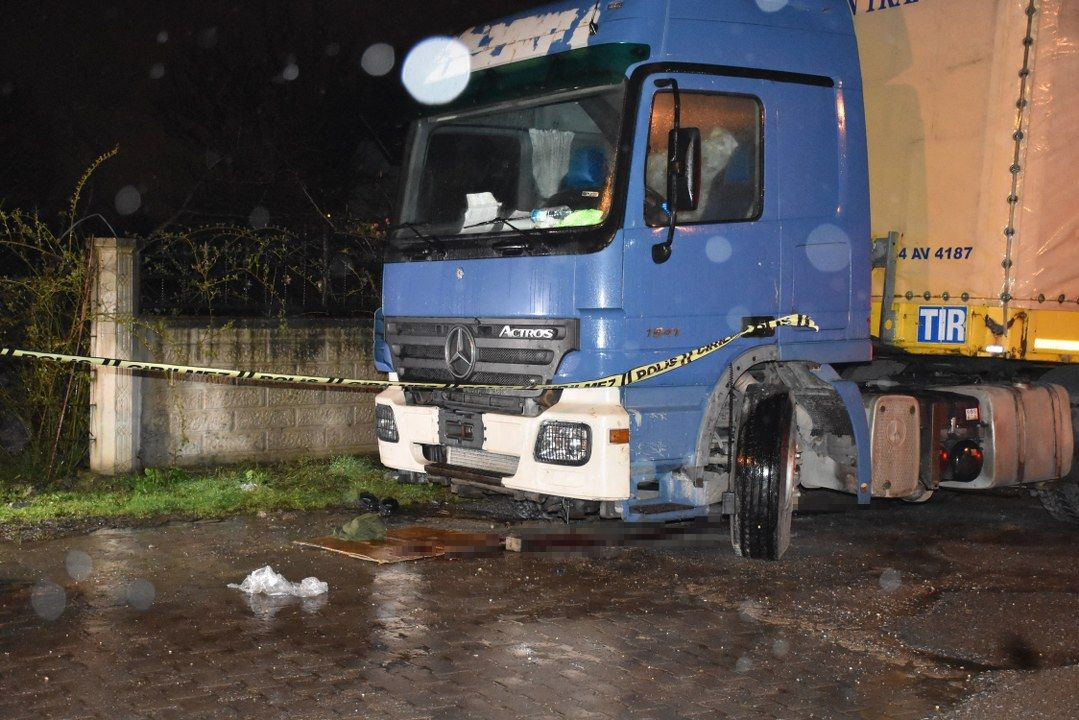 Tırın Altında Kalan Adam Hayatını Kaybetti: Ailesi Gözyaşlarıyla Uğurladı - Sayfa 7