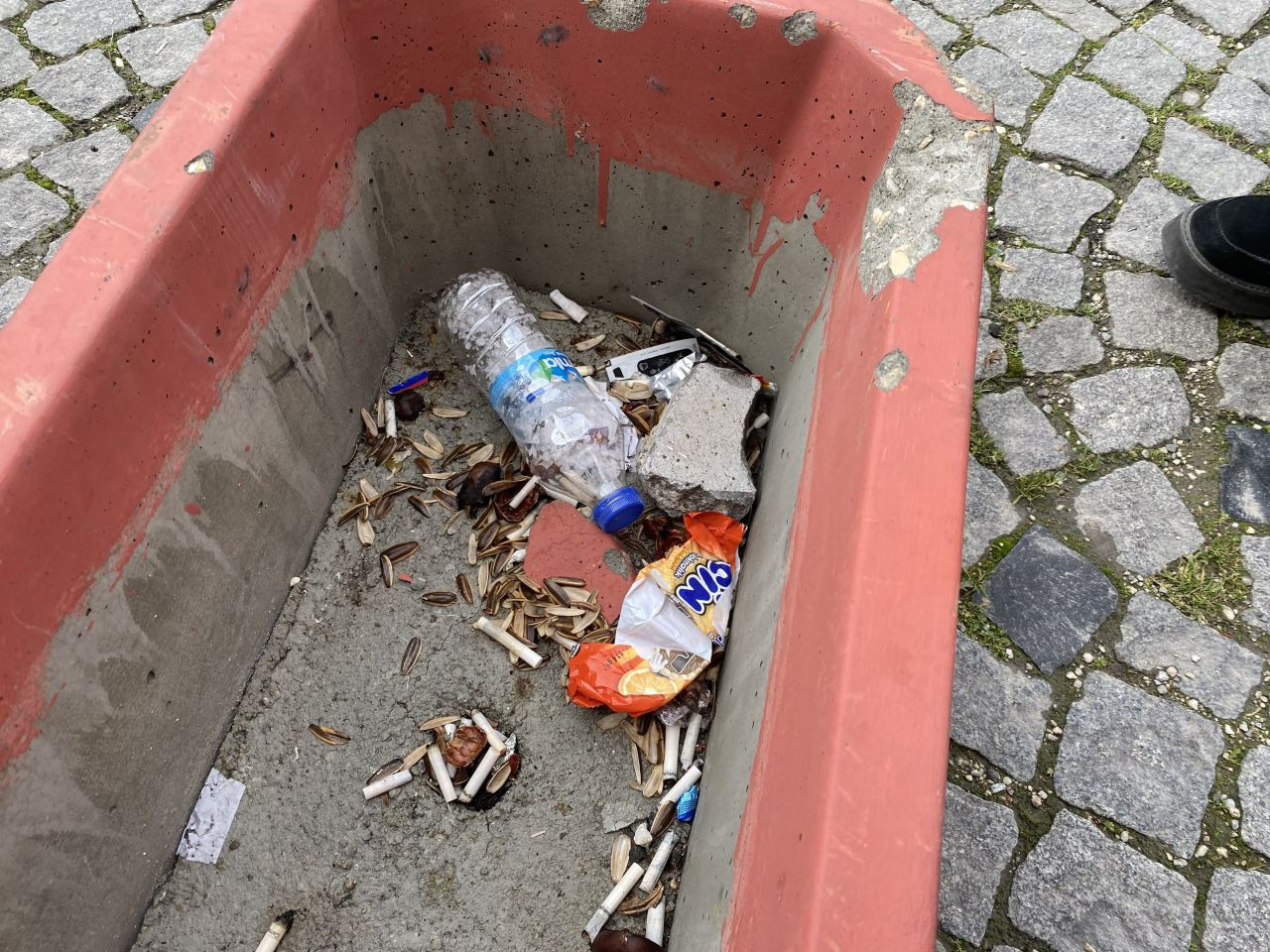 Tarihi Odunpazarı’nda Duyarsızlık: Saksılar Çöp Kutusuna Döndü - Sayfa 3