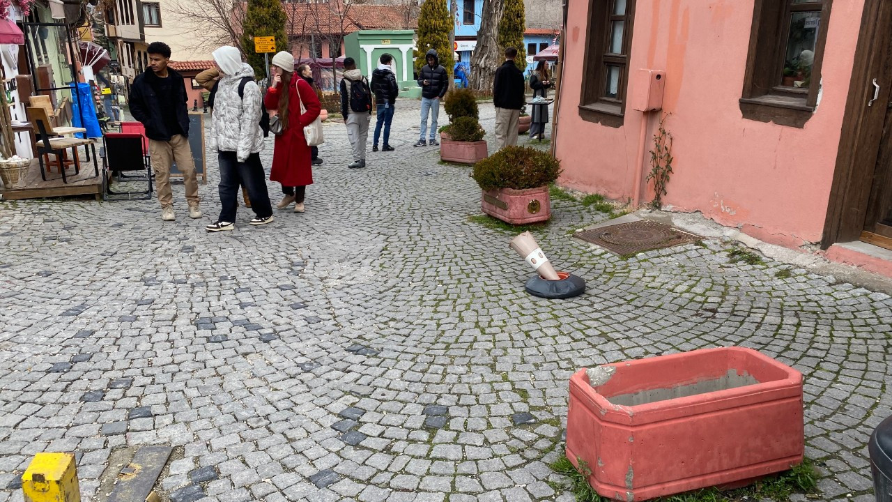 Tarihi Odunpazarı’nda Duyarsızlık: Saksılar Çöp Kutusuna Döndü