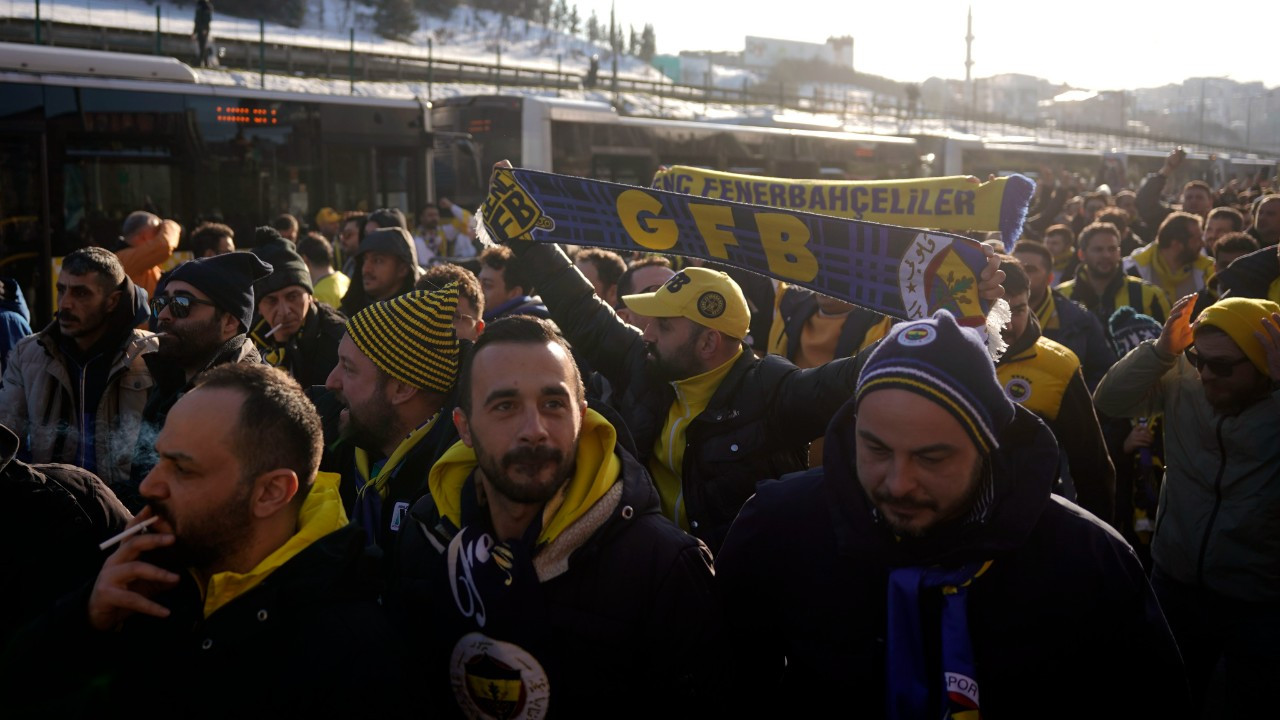 Fenerbahçeli Taraftarlar Derbi İçin Ali Sami Yen'e Ulaştı