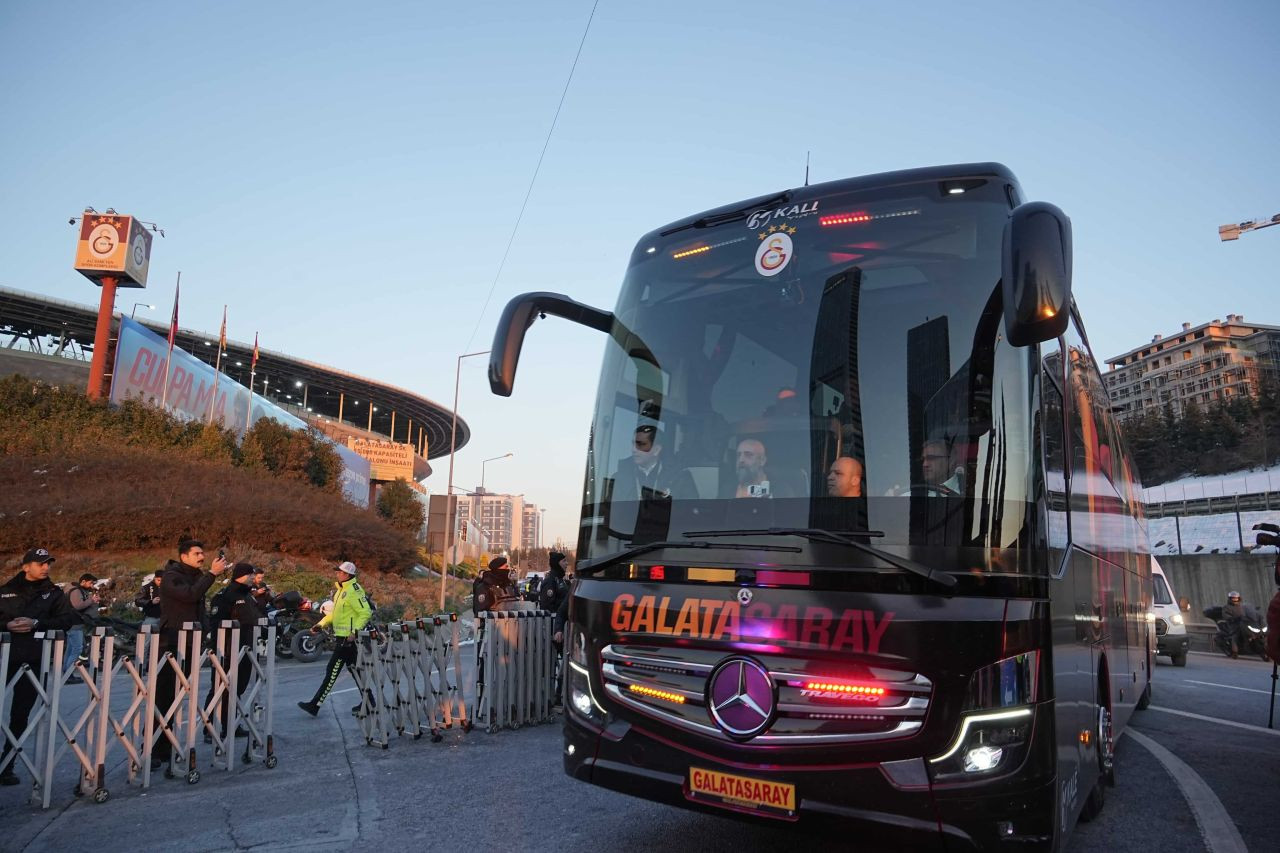 Galatasaray, Derbi İçin Ali Sami Yen Spor Kompleksi'ne Geldi - Sayfa 2