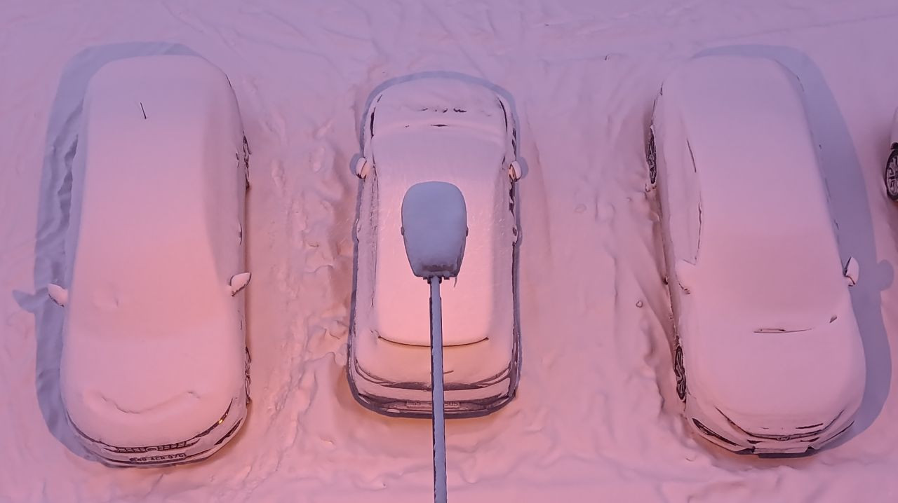 Van’da Yoğun Kar Yağışı Ulaşımı Felç Etti: Uçuşlar İptal Edildi - Sayfa 2