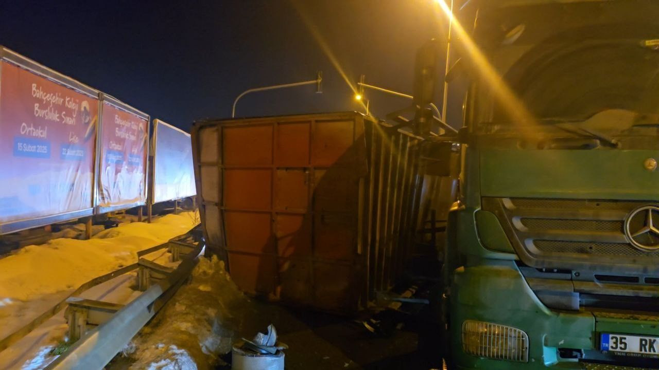 Zonguldak’ta Tavuk Yüklü Kamyon Devrildi: Onlarca Tavuk Telef Oldu - Sayfa 4