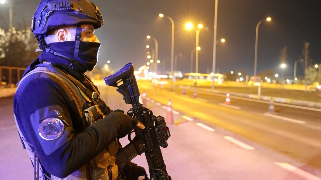 Aksaray Polisinden Eksi 12 Derecede Güvenlik Uygulaması