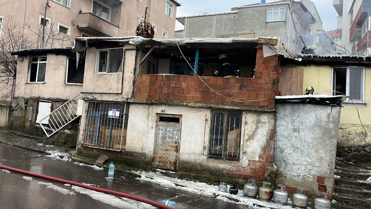 3 Ailenin Yaşadığı Gecekondu Alevlere Teslim Oldu: 5 Kişi Dumandan Etkilendi