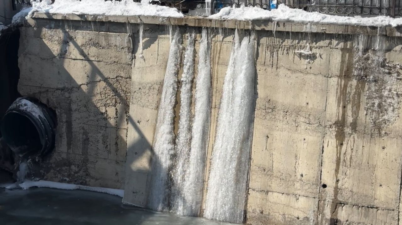 Yüksekova'da Dereler Dondu, Buz Sarkıtlarının Boyu 2 Metreyi Geçti - Sayfa 5