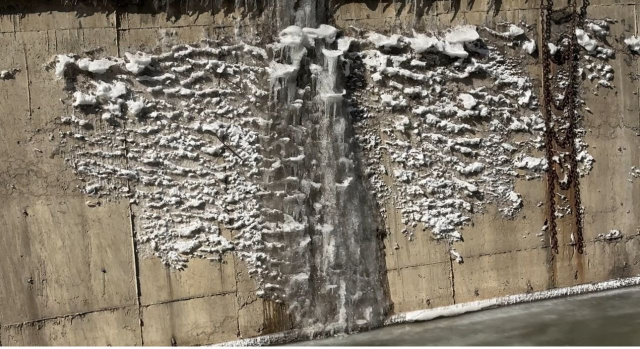 Yüksekova'da Dereler Dondu, Buz Sarkıtlarının Boyu 2 Metreyi Geçti - Sayfa 6