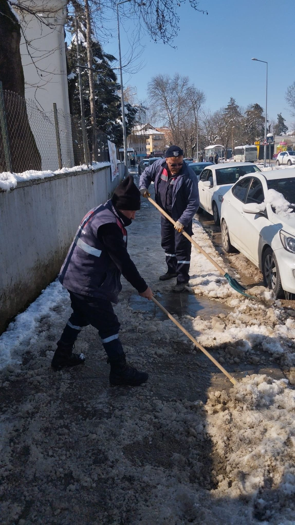 Düzce'de Şehir Genelinde Kar Küreme Çalışmaları Sürüyor - Sayfa 4